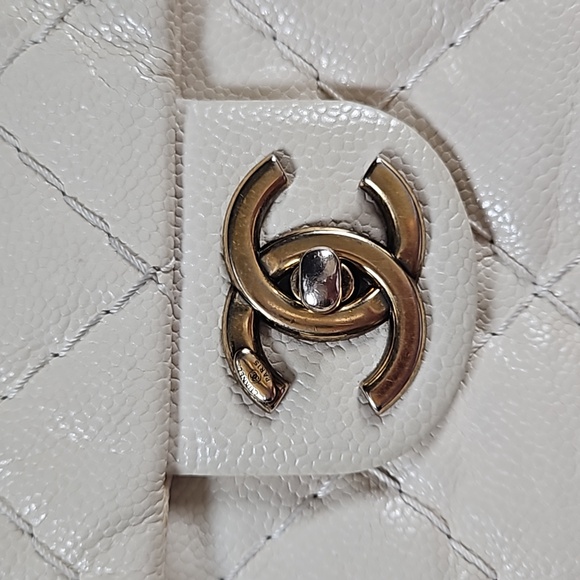 CHANEL 14S Flap Bag Crossbody Cream Leather Gold Chain CC Logo w/Box + Card - Picture 4 of 16
